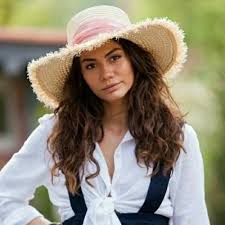 İlk olarak mustafa sandal'ın klibinde rol almış; Demet Ozdemir Story Pa Twitter Posted December 16 2018 Erkencikus Erkencikusdizi Demetozdemir Demetozdemir Canyaman Oznurserceler Oznurserceler Birandtunca Canem Leyem Turkishtvseries Turkishseries Https T Co Jon4qbc4q6