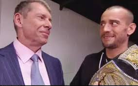Wat als de reden dat CM Punk zo lang in WWE bleef in vergelijking met AEW  was omdat de mensen die hij haatte hem eigenlijk beschermden? : r/Wrasslin