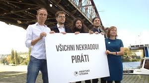 Poslanec mikuláš ferjenčík (piráti) odsoudil nedělní demonstraci na staroměstském náměstí, protože podle něj i kvůli nedodržování rozestupů nebo nenošení roušek demonstranti diskreditovali ty. Zakladem Uspechu Ve Volbach Byly Dary A Pomoc Priznivcu Rika K Vyrocni Zprave Pirat Ferjencik