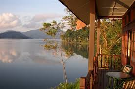 Tasik kenyir yang terletak di hulu sungai kenyir, terengganu merupakan tasik terbesar yang pernah dibina oleh manusia untuk menjana kuasa elektrik di asia tenggara. Tasik Kenyir Blog Pakej My