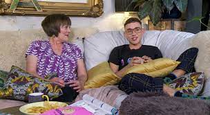 Linda and pete were originally on the show with their son george for seasons two and three, before being axed so that george could take part in celebrity big brother in 2014. Who Are Vicki And Olly From Celebrity Gogglebox Episode 2