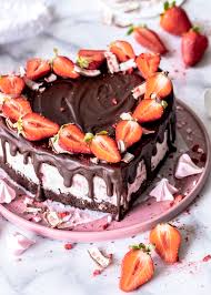 Super schnell und sehr einfach. Yogurette Herztorte Zum Muttertag Mit Erdbeeren Und Schokolade Emma S Lieblingsstucke
