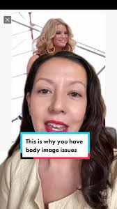 Jessica Simpson was fat shamed for looking objectively gorgeous, a hangover  from 90s skinny culture. Its so sad and wrong. #fatshamingisnotokay  #jessicasimpsonthrowback #momjeans