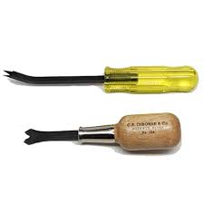 This staple remover has two grooves, one in each prong, to enable you to grab staples, or you can just use the corner edges to lift tacks. Uj Ramelson Co Buying Guide Gistgear