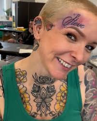 His reaction to this 'face tattoo' was brilliant 😂