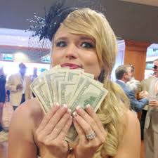 Miranda Lambert Wins Cash at the Kentucky Derby, Maybe That Can Buy Her a  Stylist!