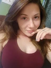 HeAlthy Tip ... To all lAdies out there here's a simple tip tp keep your  skin glowing and heAlthy.