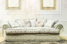 En tissu ou en cuir, ce canapé de luxe sera un atout remarquable pour votre intérieur. Canape De Luxe Dans L Interieur De Mode Beige Stock Photo Crushpixel