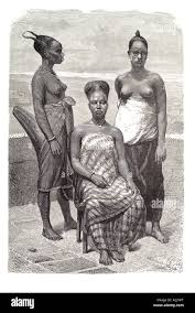 Einheimische Frauen nackte Brust Ghana Afrika afrikanische stehen formale  Pose sitzen Stuhl West Rock Kleid lokalen Benin-Bucht-Küste Stockfotografie  - Alamy