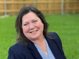 Rene Hatch's Instagram, Twitter & Facebook