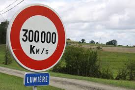 vitesse de la lumiere sous vide