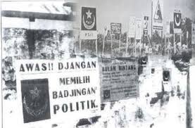 Jan 23, 2019 · kehidupan sosial masyarakat indonesia pada masa demokrasi parlementer banyak dipengaruhi oleh gejolak politik dan permasalahan ekonomi. Pembelahan Sosial Pada Periode Demokrasi Parlementer Watyutink