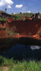 ÁREAS CONTAMINADAS Com técnicas de remediação, é possível revitalizá-las  ÁREAS CONTAMINADAS Com técnicas de remediaçã