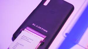 ونأتي الآن للسعر الذي يتوافر بيه هاتفنا سامسونج جالكسي a70 داخل الأسواق المصرية حيث يتراوح السعر من 4750 جنيه حتى سعر 4850 جنيه، وتُقدم دريم 2000 بفروعها هاتف سامسونج جالكسي a70 بسعر 4750 جنيه. There S A Blackpink Edition Of The Samsung Galaxy A70 Gadgetmatch