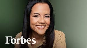 Ellen Gomez's Instagram, Twitter & Facebook