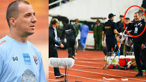 ️hlv park hang seo cho rằng ông cần phải bàn bạc thêm việc có cho văn quyết chơi hay không next sports | hlv park hang seo nổi cáu khi học trò thực hiện không đúng bài tập trong buổi. Vietnam Complains To Afc About Thailand S Assistant Coach Gestures Toward Coach Park Hang Seo Vietnam Insider