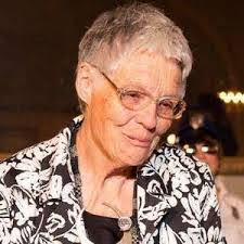 Iona Smith's Instagram, Twitter & Facebook