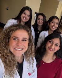 A warm welcome to the Class of 2029! ❤️ Faculty and staff came together to  celebrate the start of their journey at #UHMedicine.