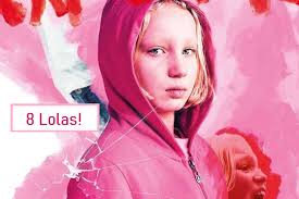 Adrien, a french veteran of the war, makes a mysterious appearance in her town, placing flowers. 8 Lolas Fur Systemsprenger Deutsche Filmversicherungsgemeinschaft