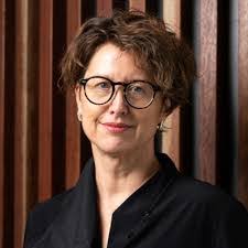 Leila Hutton's Instagram, Twitter & Facebook