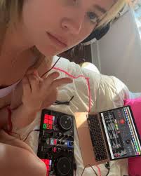 Senior Sunday⚡️⚡️ (Written by a-aron) Next up we have one of our captains  Caroline aka Carol aka Captain Cruby! Caroline is yet another Ladue rower  but she was born and raised in