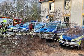 Besonders betroffen waren das rheinland und das ruhrgebiet. Unwetter In Dortmund Feuerwehr Hatte Bis Sonntagabend Rund 200 Sturm Einsatze