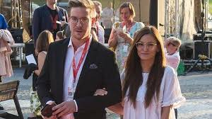 Dubna 1985, litvínov) je český profesionální hokejista, hrající na pozici pravého křídla v hc verva litvínov Tuto Peknou Brunetku Ma Po Boku Vladimir Polivka Vyrazil Na Festival S Pritelkyni Fakta Today