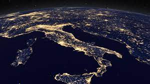 La nuit, la terre brille comme une boule de disco. Le Spectacle De La Terre Qui Brille La Nuit Dans L Espace