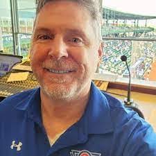 Troy Gillett's Instagram, Twitter & Facebook