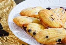 Recette Madeleines Aux Pepites De Chocolat Supertoinette Recette Recette Madeleine Madelaine Recette Recette Madeleine Moelleuse