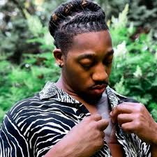 Fans want Elliot Page as DCU 's Flash, and they have viral AI art to prove  it! Check out how the actor would look as the Scarlet Speedster 👇