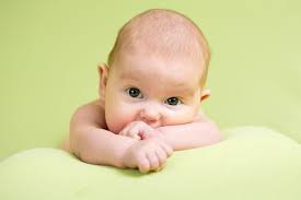 Ist Dein Baby 2 Monate Alt Wird Es Immer Aktiver Babyartikel De