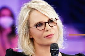 Non c'è stata una vera e propria battaglia dato che amici di maria de filippi ha asfaltato la al contrario, amici 2021 ha avuto successo con gli oltre 5.8 milioni di spettatori davanti alla televisione e. Amici Spoiler Il Nome Dell Eliminato Definitivo Chi Ha Perso Al Ballottaggio