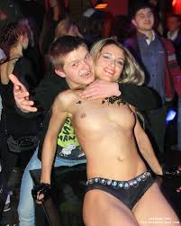 Ukrainische Nacktstripperin in der Disco - FKK Fotos Tips und Reise Infos
