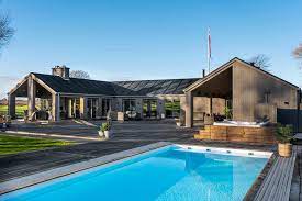 Set on the beachfront, this property has a shared lounge, a garden, barbecue facilities and sommerhus skarrev (holiday home), aabenraa (denmark) deals. Aqua Luksussommerhuse Byg Stort Pool Sommerhus