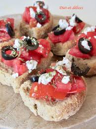 Dakos Mezze Cretois A La Tomate Feta Et Olives Noires Recettes De Cuisine Recette Fraicheur Recette