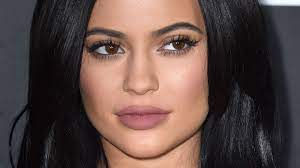 Kylie kristen jenner is an american media personality, socialite, model, and businesswoman. Ø§Ù„ÙƒØ´Ù Ø¹Ù† Ø¹Ù„Ø§Ù‚Ø© ÙƒØ§ÙŠÙ„ÙŠ Ø¬ÙŠÙ†Ø± Ø§Ù„Ø¹Ø§Ø·ÙÙŠØ© Ø¨Ø§Ù„Ù‚Ø§Ø±Ø¦ Ø§Ù„Ø´Ù‡ÙŠØ± Ø§Ù„ØµÙˆØ±