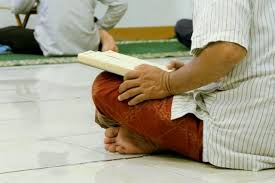 Karena tidak sempurna memenuhi hak beliau shallallahu 'alaihi wa sallam. Isi Kandungan Surat Ali Imran Ayat 159 Ajarkan Muslim Berlemahlembut Musyawarah Dan Tawakal Okezone Muslim