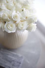 Pin By Caryatid On Chic Quotidien White Flowers Rose Cottage White Roses
