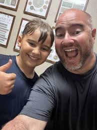 Scott Edmiston's Instagram, Twitter & Facebook