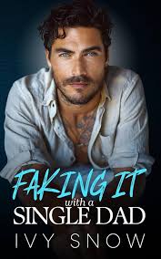 Faking It with a Single Dad: A Small Town Secret Identity Romance : Snow,  Ivy: Amazon.de: Bücher