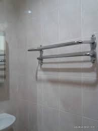 Desain kamar mandi sederhana dengan bak mandi harus disesuaikan dengan kondisi ruang dan perabotan di dalamnya. Peralatan Kamar Mandi Tanpa Bak Mandi Yang Standar Arsitektur Rumah Tinggal Dan Desain Interior