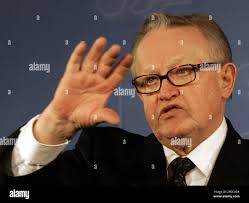 Der UN-Sondergesandte im Kosovo, Martti Ahtisaari gibt eine Erklaerung ab  vor der Presse am Mittwoch, 15. Februar 2006 in Berlin. (AP Photo/Fritz  Reiss)