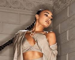 Her birthday, what she did before fame, her family life, fun trivia facts she was raised by her parents, john pinnock and deborah thornhill, and has two sisters named sarah and. Leigh Anne Pinnock Fashion