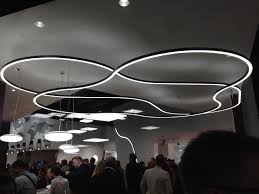 Xal Curve The Latest Fixture From Xenon Architectural Lighting This Led Fixture Is Putting A Cu Licht Und Architektur Lineare Beleuchtung Lichtinstallation