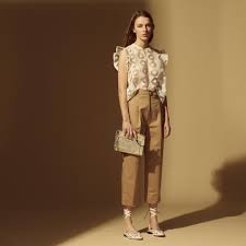 Vous recherchez une culotte d'équitation ou un pantalon d'équitation ? Comment S Habiller Pour Un Bapteme Madame Figaro