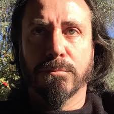 Bubbles, la famosa scimmia che un tempo fu l'animale domestico di Michael  Jackson, ha recentemente festeggiato il suo 41º compleanno. Acquistato da  Jackson nel 1983 quando era ancora giovane, Bubbles divenne celebre