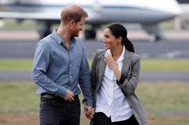 Prince harry & meghan markle baby girl's here!!! Prinz Harry Und Herzogin Meghan Heimlicher Urlaub Bei Den Clooneys Gala De