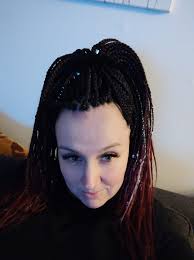 Hallo Ihr Lieben, ich habe für mich Braids entdeckt. Das nächste Mal sollen  es dann bitte Open Braids mit gelocktem Haar werden. Jetzt wollte ich euch  fragen, wo ihr eure Haare immer