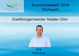 Neuer Stadtbürgermeister in Nieder-Olm wird der FWG-Kandidat Dirk  Hasenfuss. Er erzielt 66,4 % der Stimmen. Sein Herausforderer Franz Josef  Schatz von der SPD erreicht 33,6 %.